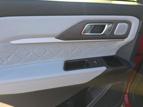 Used 2025 Ford Explorer Platinum w/ Ultimate Package image 10