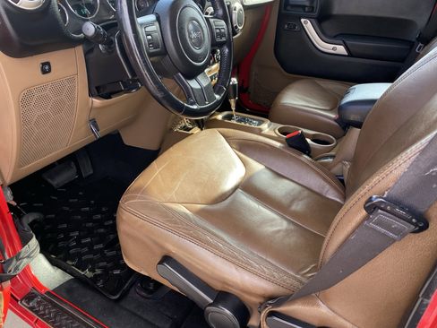 Used 2014 Jeep Wrangler Unlimited Sahara w/ Max Tow Package image 15