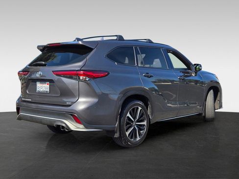 Used 2021 Toyota Highlander XSE FWD image 4