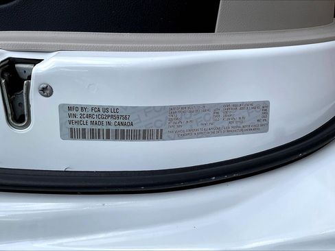 Used 2023 Chrysler Voyager LX FWD image 17