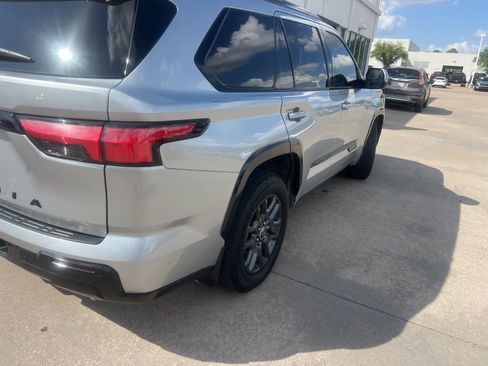 Used 2023 Toyota Sequoia Platinum image 5