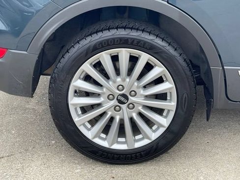Used 2019 Lincoln MKC Premiere FWD image 10