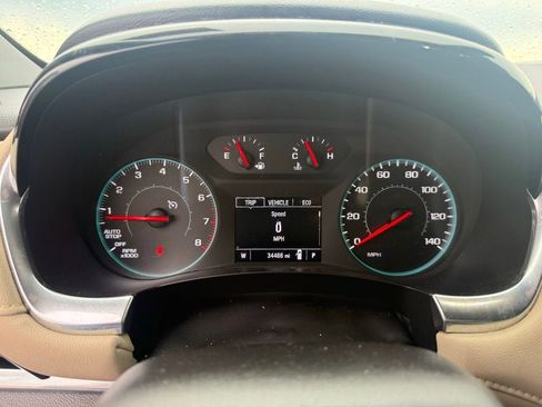 Used 2023 Chevrolet Traverse LS FWD image 13
