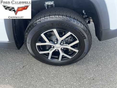 Used 2025 Jeep Grand Cherokee Limited AWD/4WD image 39