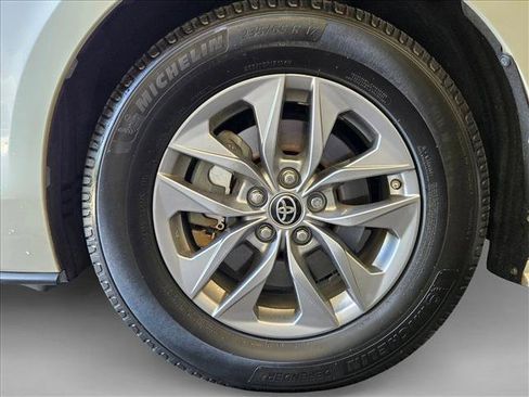 Used 2021 Toyota Sienna XLE FWD image 24