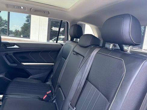 Used 2022 Volkswagen Tiguan SE FWD image 5