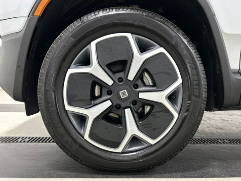 Used 2024 Rivian R1T Adventure AWD/4WD image 9