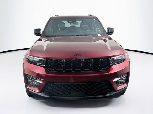 Used 2023 Jeep Grand Cherokee Altitude AWD/4WD image 2
