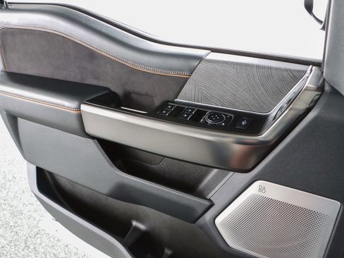 Used 2024 Ford F250 Platinum image 25