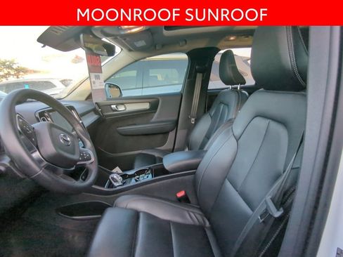 Used 2024 Volvo XC40 B5 Plus AWD/4WD image 6