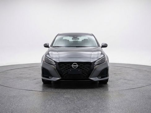 Used 2025 Nissan Altima 2.5 SV image 2