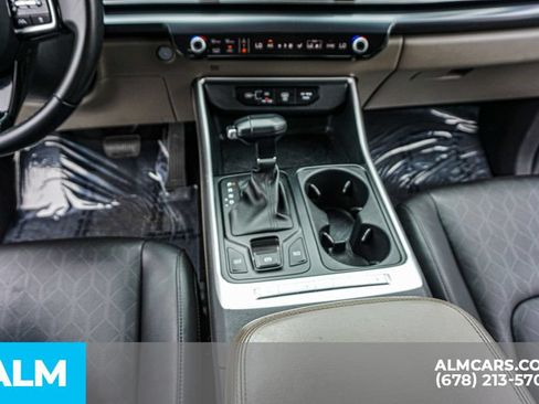 Used 2025 Kia Carnival FWD image 45