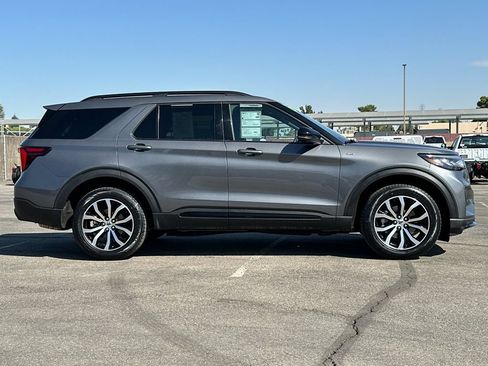 Certified 2025 Ford Explorer ST-Line AWD/4WD image 2