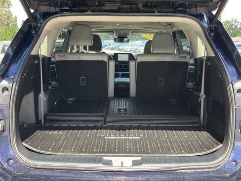 Used 2022 Toyota Highlander XLE image 28