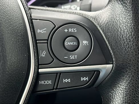 Used 2022 Toyota Camry LE FWD image 19