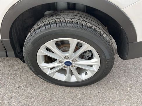 Used 2018 Ford Escape SEL AWD/4WD image 17