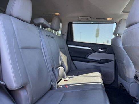 Used 2015 Toyota Highlander XLE image 17