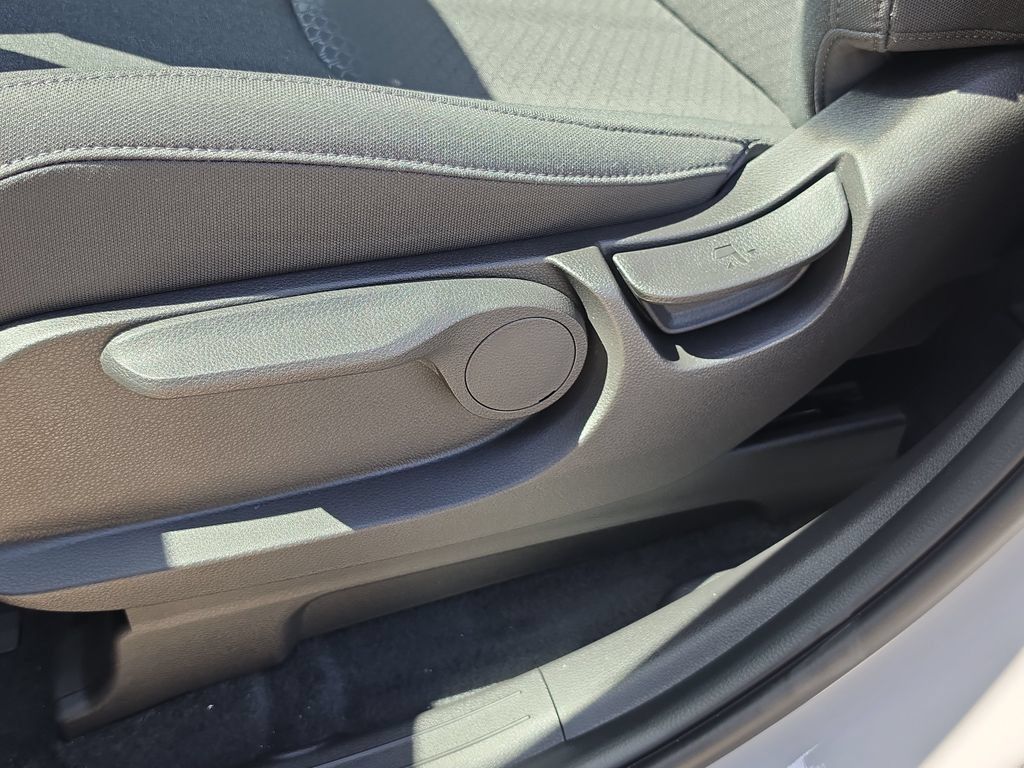New 2027 Kia Carnival LX FWD image 21