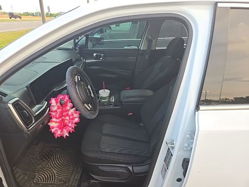 Used 2025 Kia Sorento LX image 6