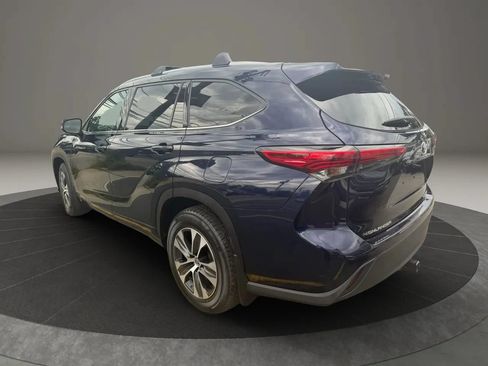 Used 2020 Toyota Highlander XLE AWD/4WD image 7