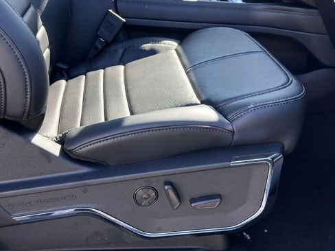 New 2025 Ford F350 Platinum w/ FX4 Off-Road Package image 14