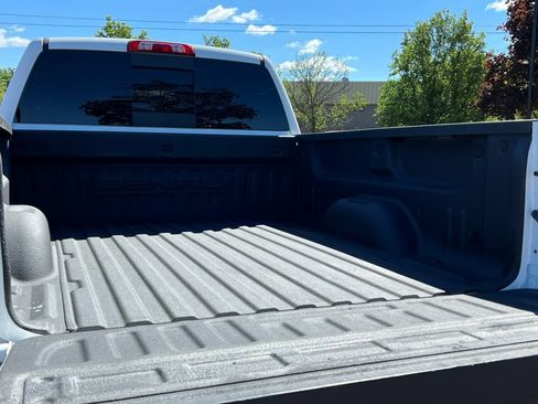 Used 2019 GMC Sierra 2500 Denali w/ Duramax Plus Package AWD/4WD image 9