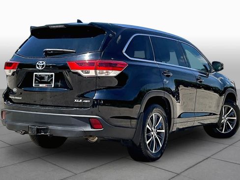 Used 2017 Toyota Highlander XLE AWD/4WD image 13