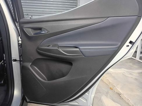 Used 2022 Chevrolet Bolt EUV LT w/ Convenience Package image 11