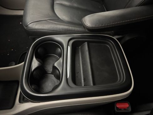 Used 2020 Chrysler Pacifica Touring-L FWD image 39