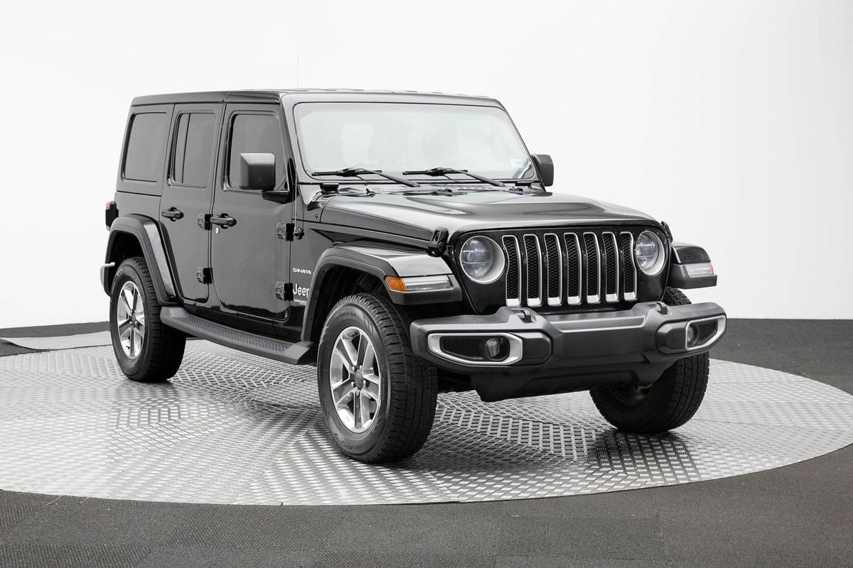 Used 2019 Jeep Wrangler Unlimited Sahara w/ Dual Top Group AWD/4WD image 4