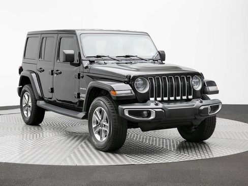 Used 2019 Jeep Wrangler Unlimited Sahara w/ Dual Top Group AWD/4WD image 4