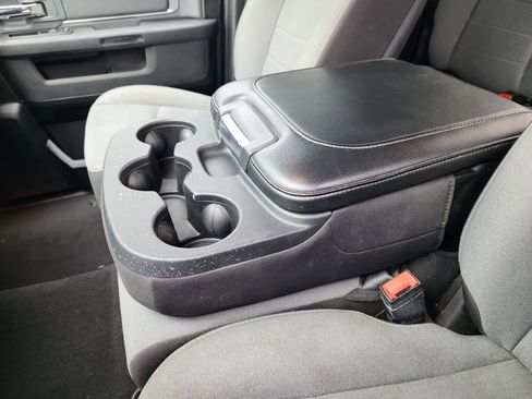 Used 2024 RAM 1500 Classic SLT image 30