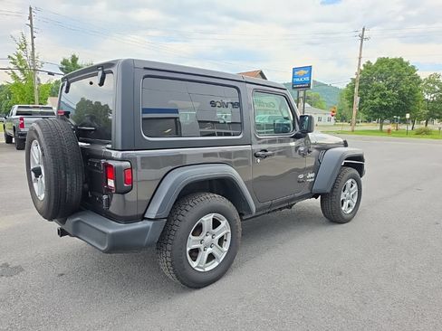 Used 2019 Jeep Wrangler Sport AWD/4WD image 5