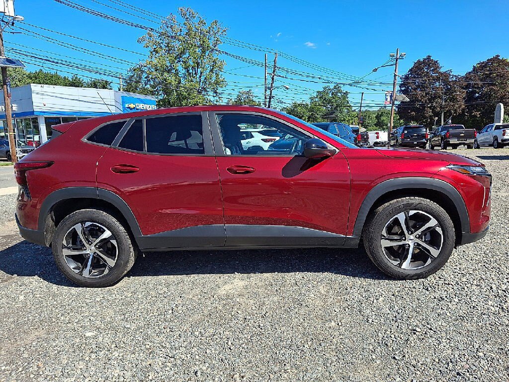 Used 2024 Chevrolet Trax RS w/ Driver Confidence Package FWD image 8