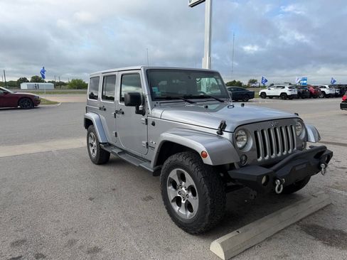 Used 2016 Jeep Wrangler Unlimited Sahara w/ Connectivity Group image 3