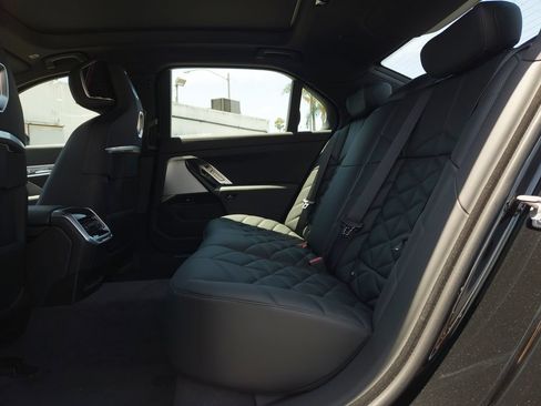 New 2026 BMW 740i w/ Premium Package RWD image 8