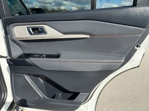Used 2025 Ford Explorer Active w/ Active Comfort Package image 31