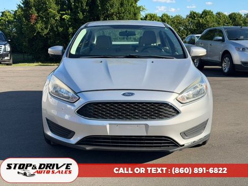 Used 2015 Ford Focus SE FWD image 2