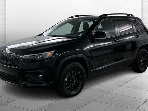 Used 2023 Jeep Cherokee Altitude Lux image 3