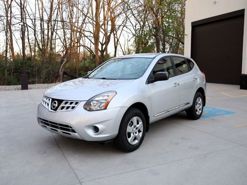 Used 2014 Nissan Rogue S image 3