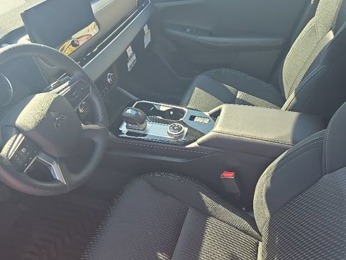 New 2026 Mitsubishi Outlander ES FWD image 9