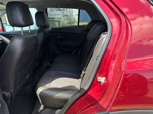 Used 2018 Chevrolet Trax LT w/ LT Convenience Package AWD/4WD image 17