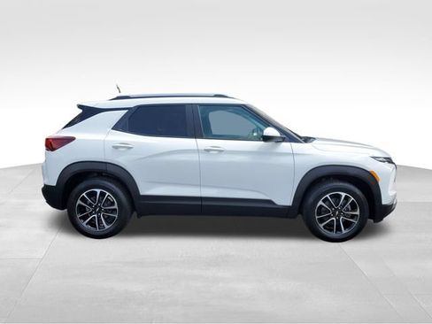 Certified 2024 Chevrolet TrailBlazer LT w/ Convenience Package FWD image 6