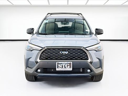 Used 2025 Toyota Corolla Cross XLE w/ Convenience Package FWD image 2
