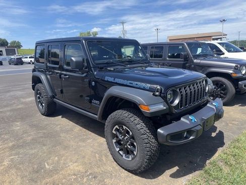 Used 2025 Jeep Wrangler Unlimited Rubicon 4xe w/ Safety Group AWD/4WD image 3