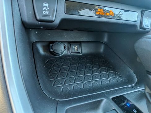 Used 2025 Toyota RAV4 XLE AWD/4WD image 18