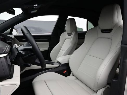 New 2026 Porsche Macan 4S Electric image 5