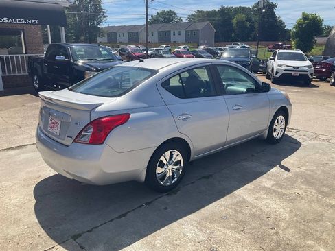 Used 2014 Nissan Versa SV FWD image 3