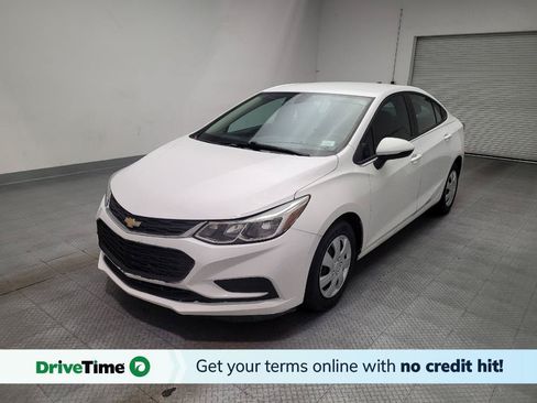 Used 2018 Chevrolet Cruze LS FWD image 1