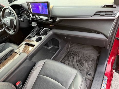 Certified 2025 Toyota Sienna Platinum AWD/4WD image 20